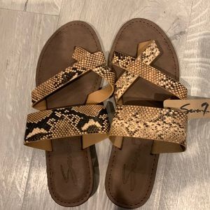 NWT Seven7 women’s sandals size 9